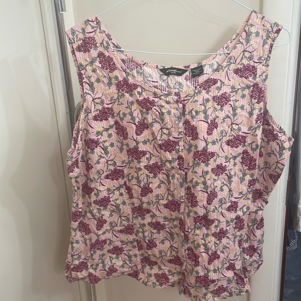 Eddie Bauer Sleeveless Top
New Condition 
Size XXL
100% Cotton
Spring Lilacs
